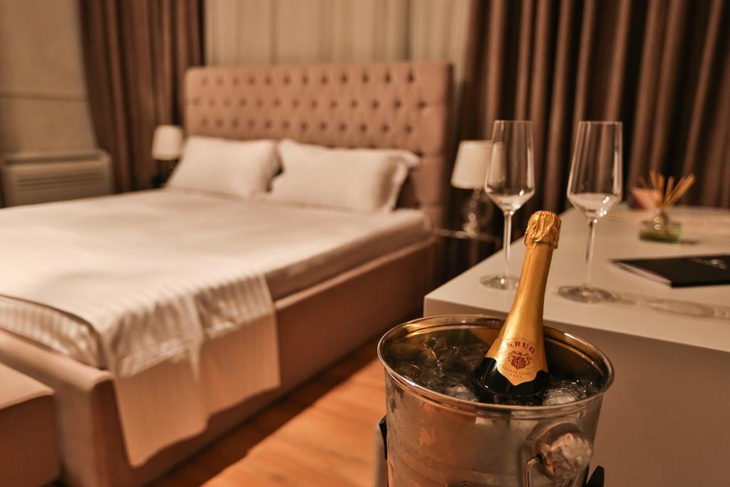 Padam Boutique Hotel Tiranë Luaran gambar