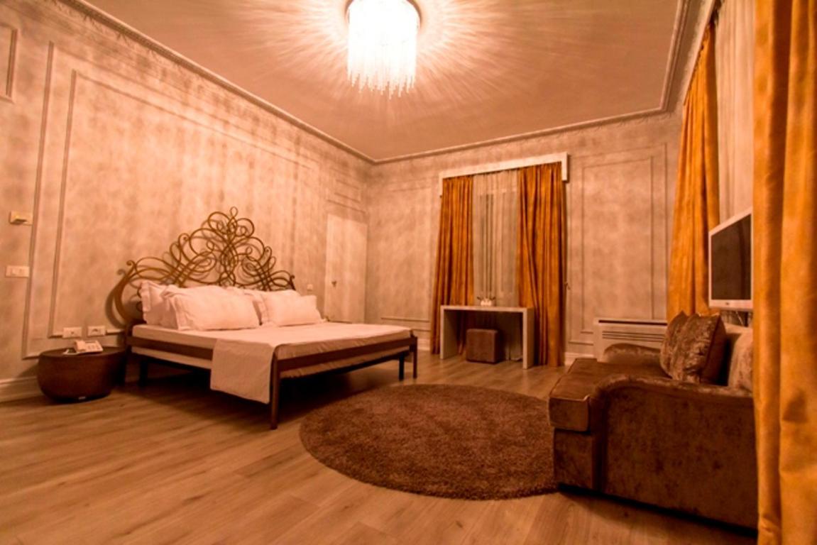 Padam Boutique Hotel Tiranë Bilik gambar